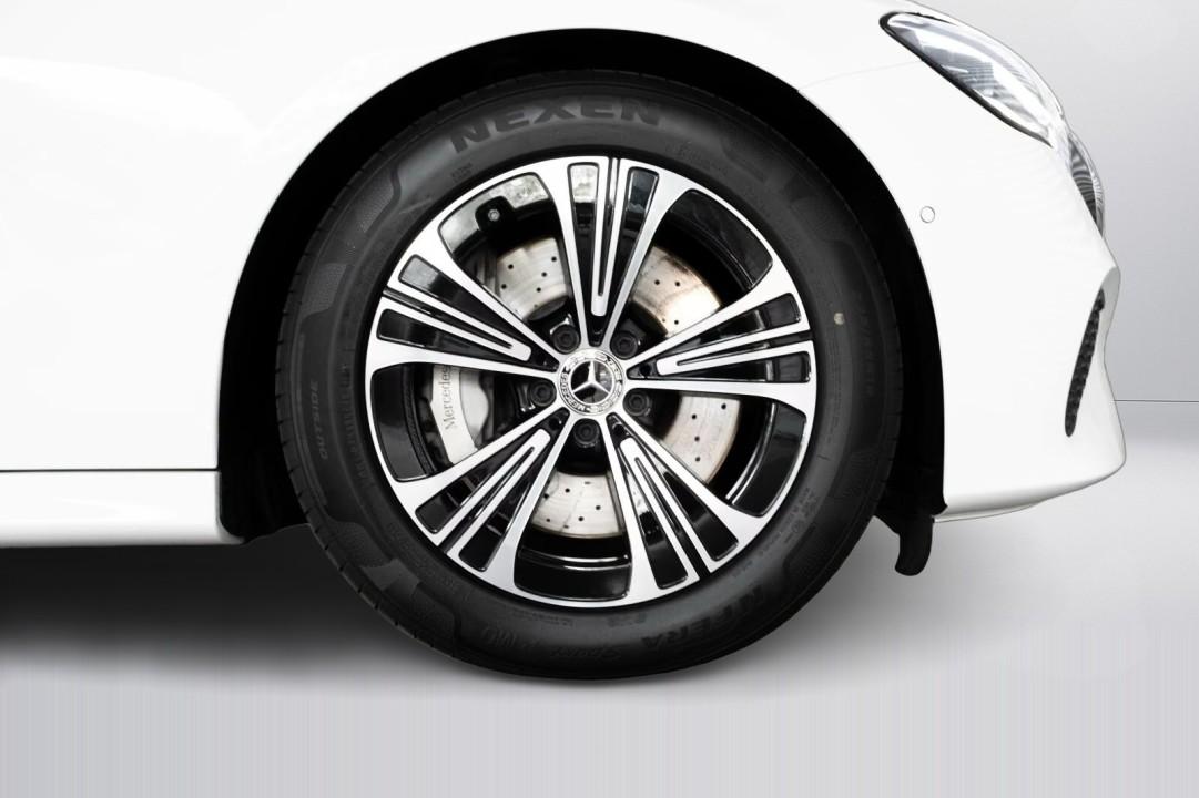 Mercedes-Benz E 450 4MATIC - foto 11