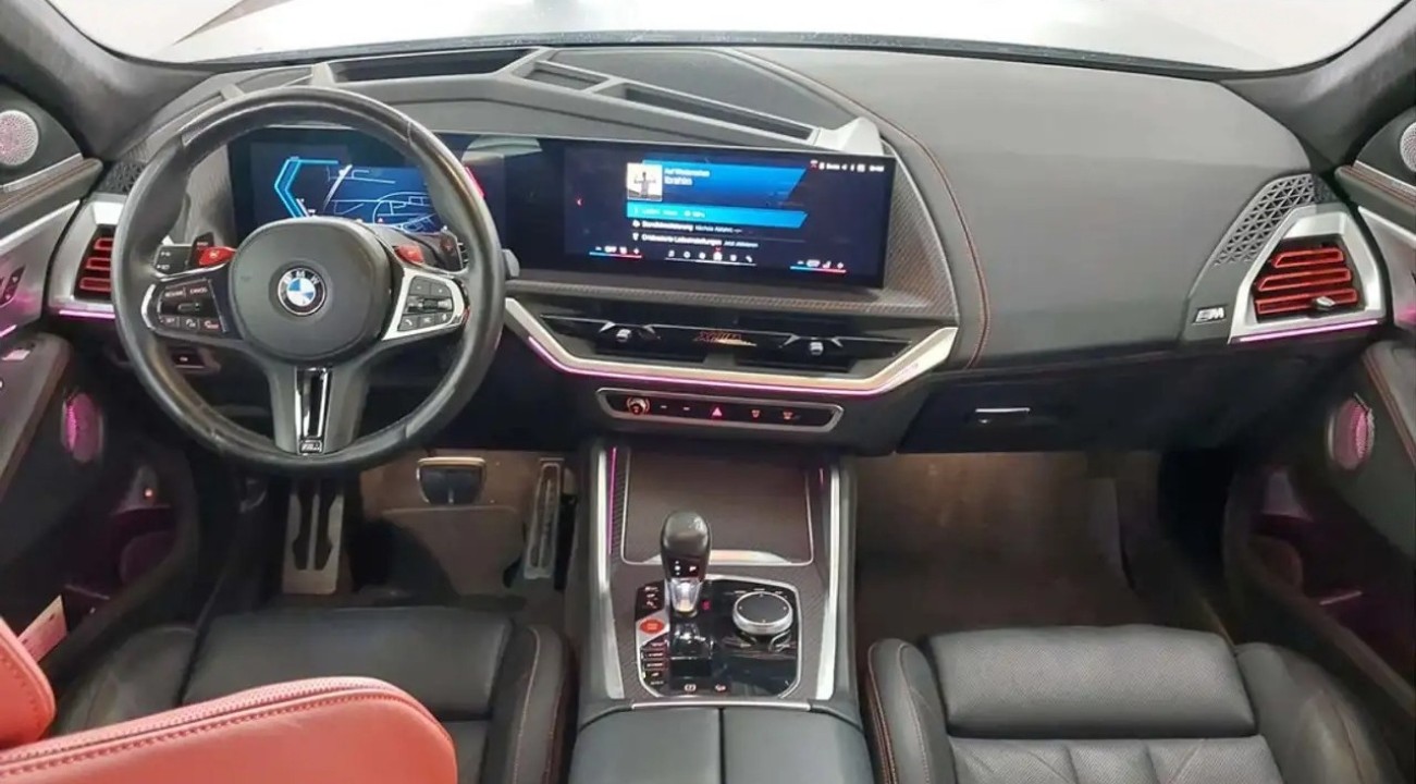 BMW XM Label Red (5)