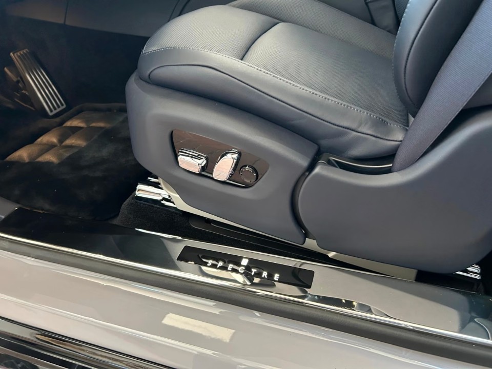 Rolls-Royce Spectre - foto 14