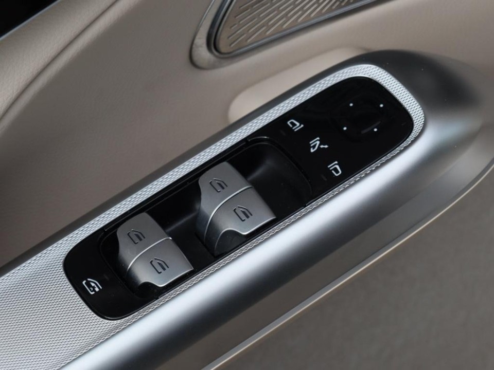 Mercedes-Benz E 300de 4MATIC - foto 14