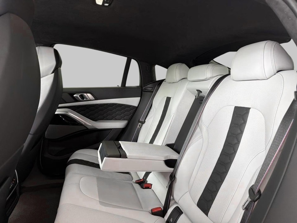 BMW X6 M Competition - foto 11