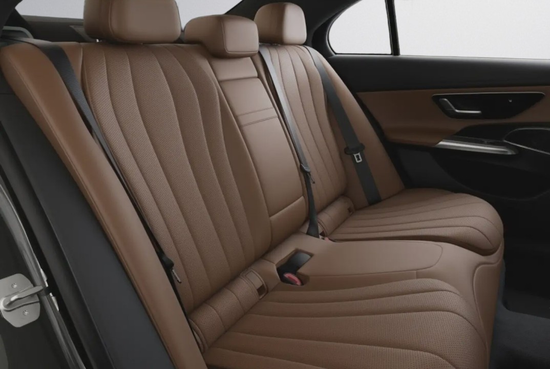 Mercedes-Benz E 200 4MATIC AMG Line - foto 7