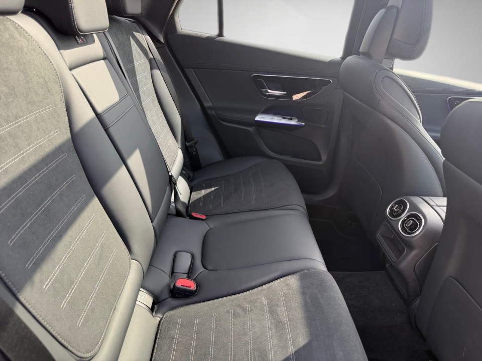 Mercedes-Benz GLC 300e 4MATIC AMG Line - foto 17