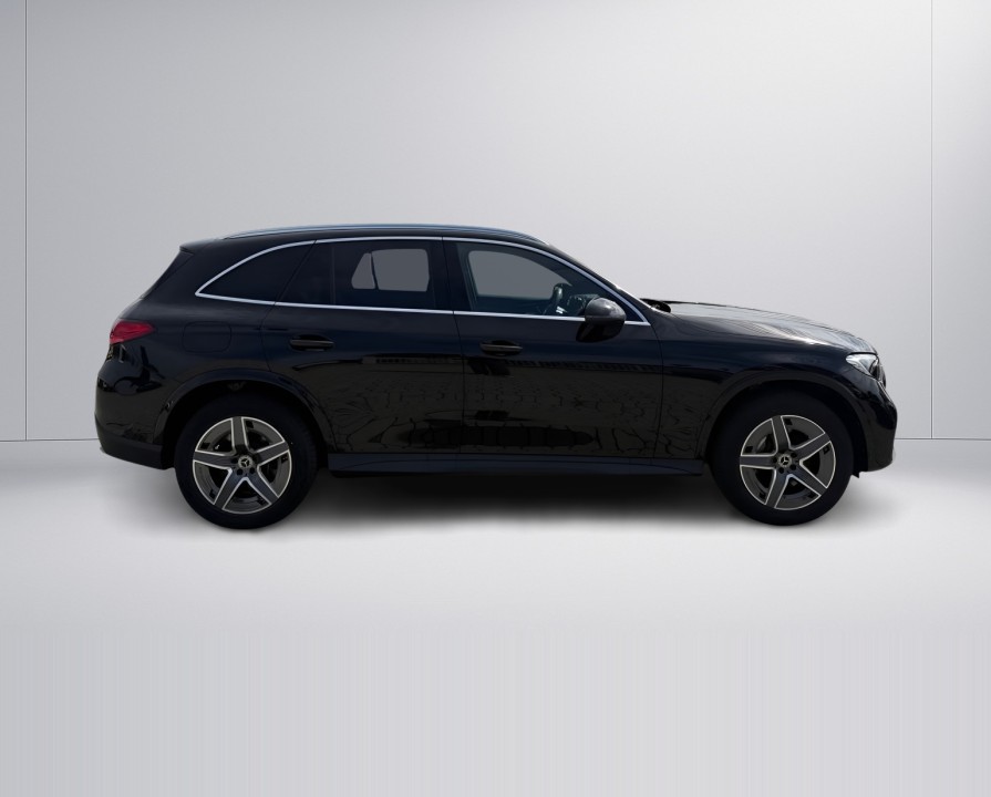 Mercedes-Benz GLC 300e 4MATIC AMG Line (2)
