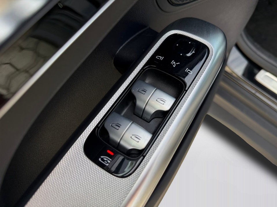 Mercedes-Benz GLC 300e 4MATIC AMG Line - foto 22