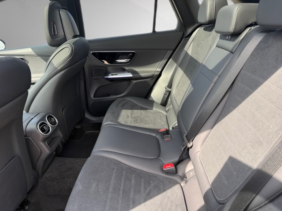 Mercedes-Benz GLC 300e 4MATIC AMG Line - foto 18