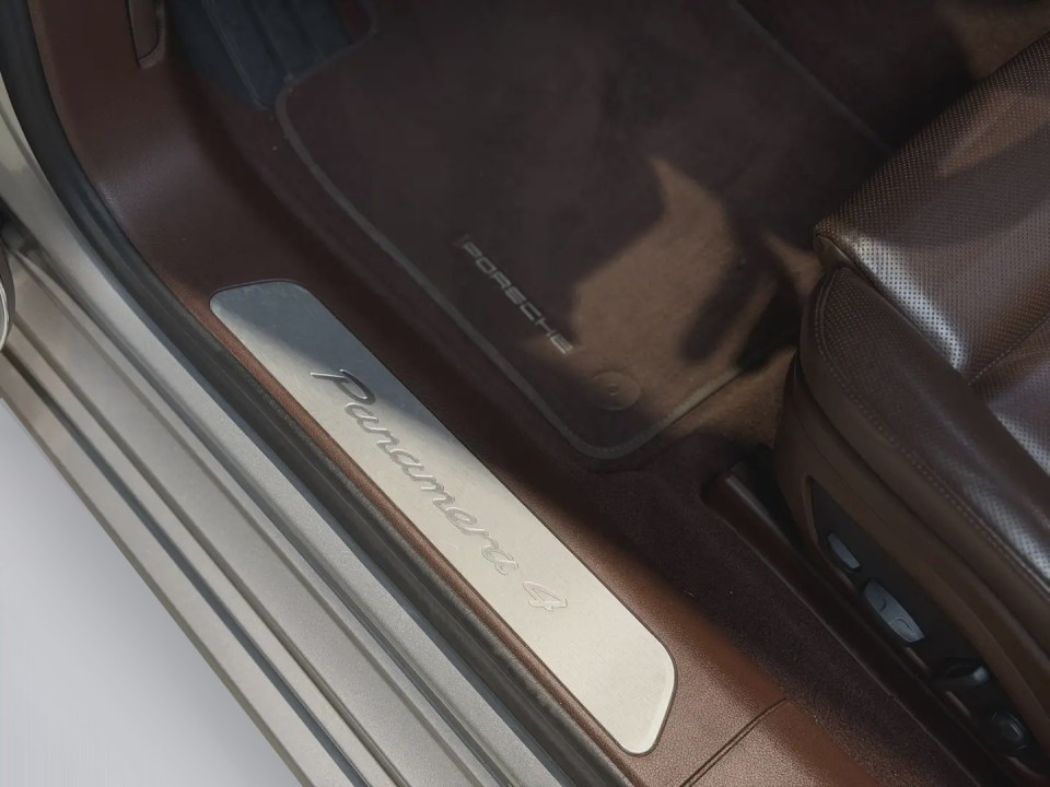 Porsche Panamera 4 E-Hybrid - foto 43