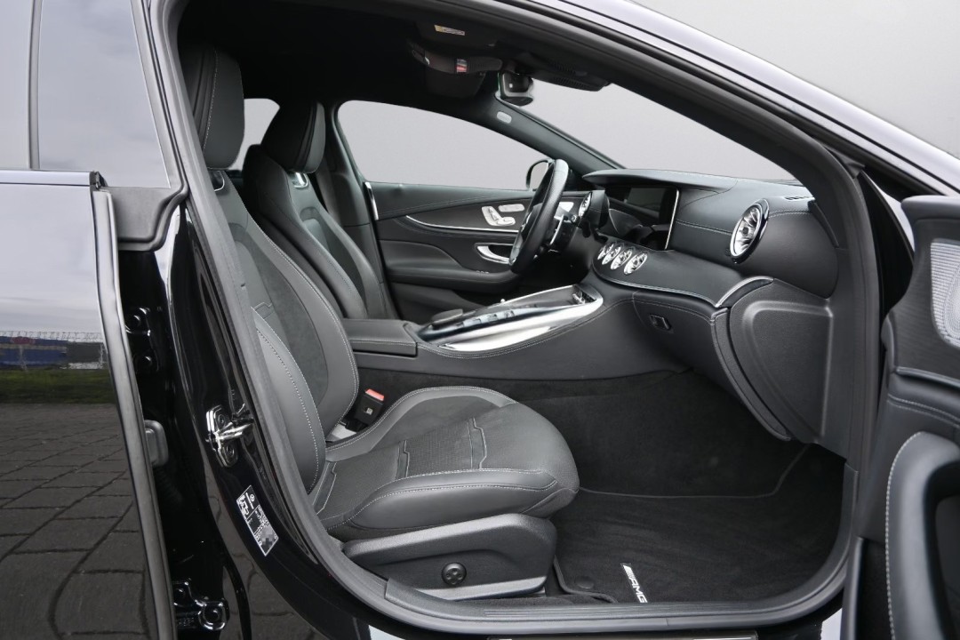Mercedes-Benz AMG GT 43 4MATIC - foto 11