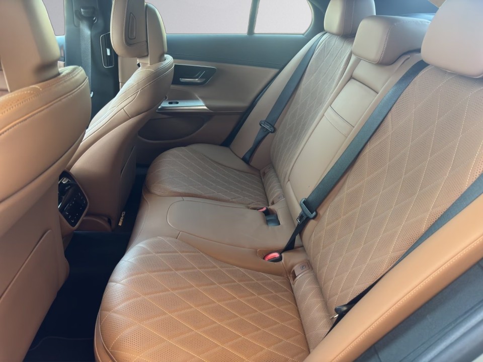 Mercedes-Benz E 400e 4MATIC AMG Line - foto 8