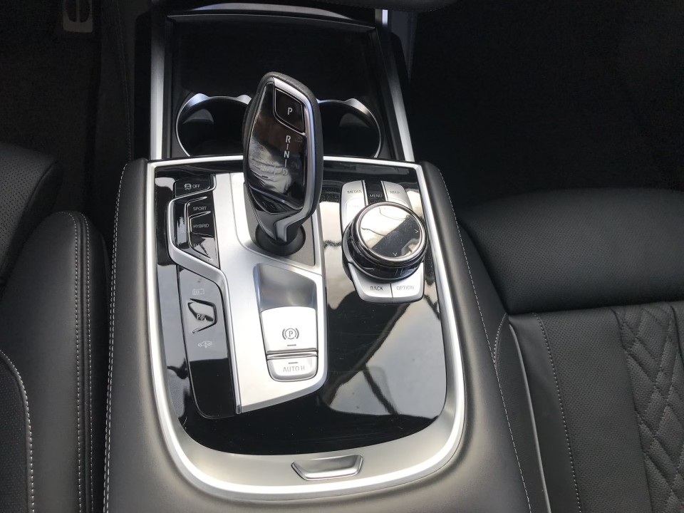 BMW Seria 7 745e M-Sport - foto 13
