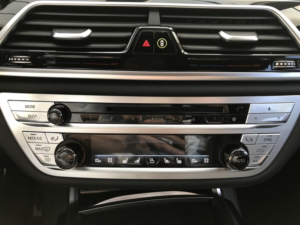 BMW Seria 7 745e M-Sport - foto 14