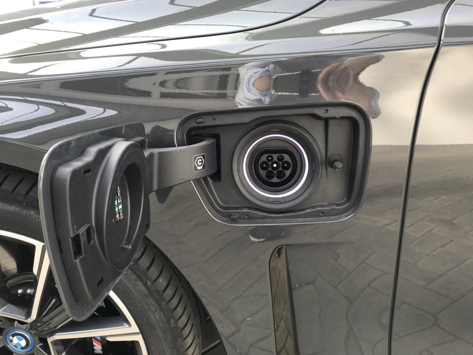 BMW Seria 7 745e M-Sport - foto 32