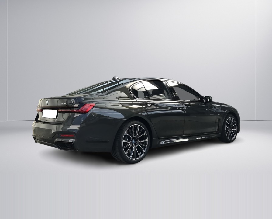 BMW Seria 7 745e M-Sport (4)