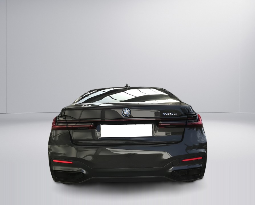 BMW Seria 7 745e M-Sport (5)