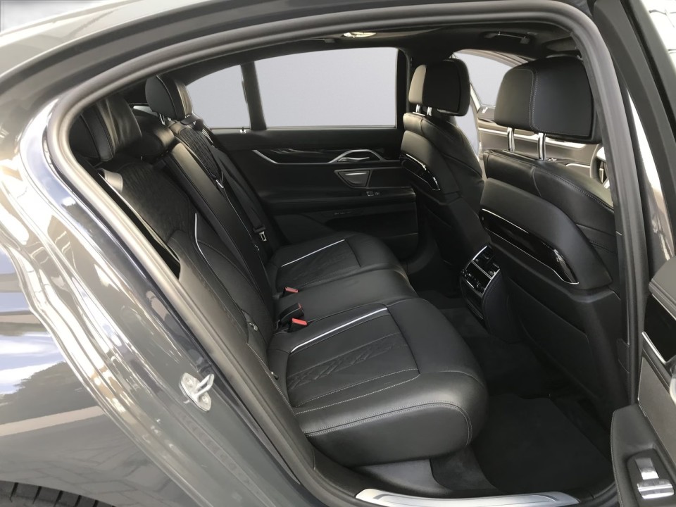 BMW Seria 7 745e M-Sport - foto 18