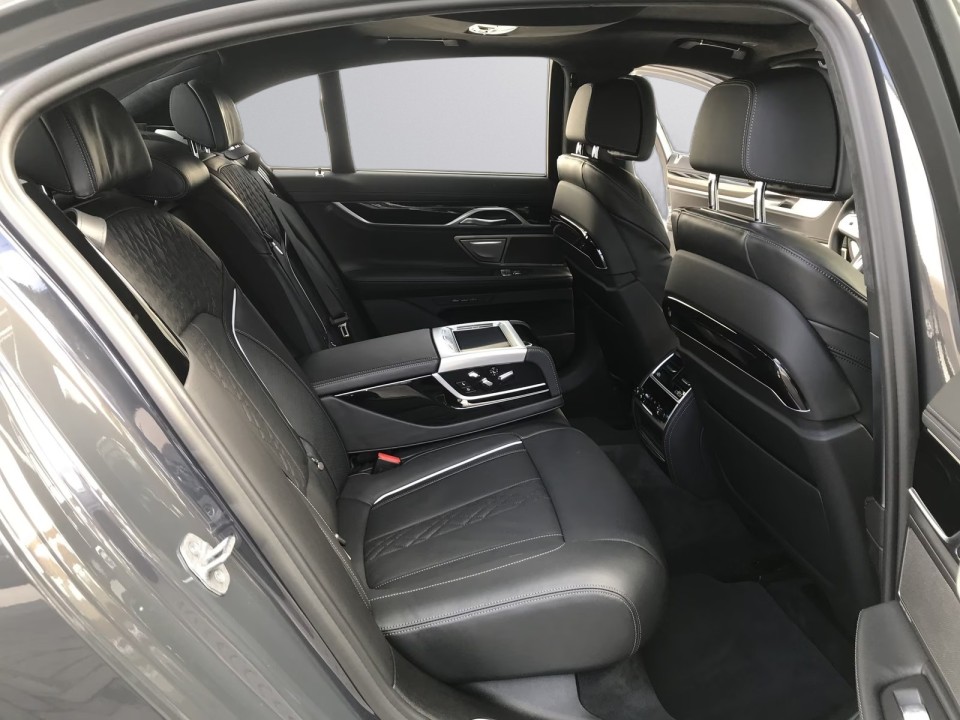 BMW Seria 7 745e M-Sport - foto 19