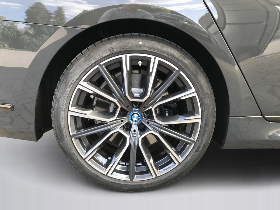 BMW Seria 7 745e M-Sport - foto 37