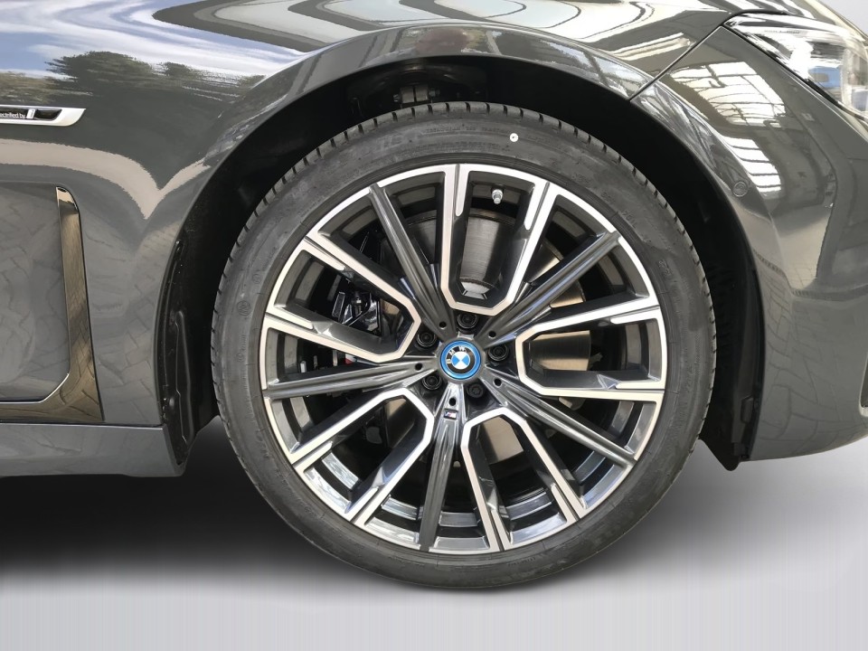 BMW Seria 7 745e M-Sport - foto 35