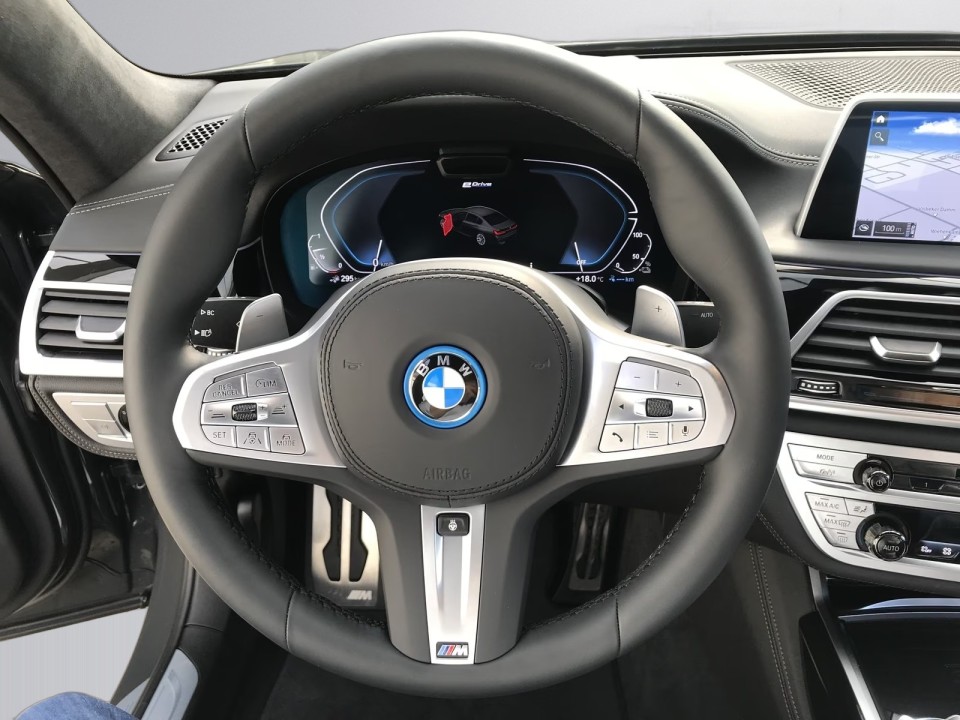 BMW Seria 7 745e M-Sport - foto 6