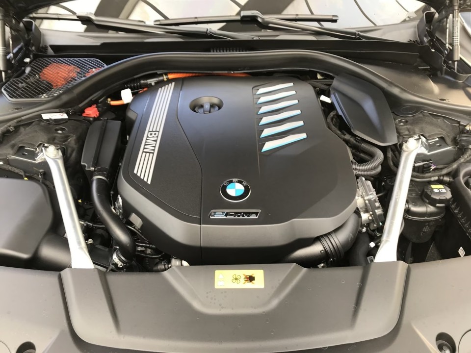 BMW Seria 7 745e M-Sport - foto 30