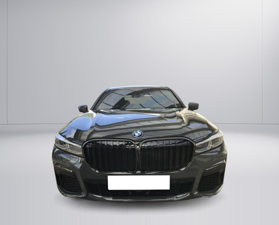 BMW Seria 7 745e M-Sport (2)
