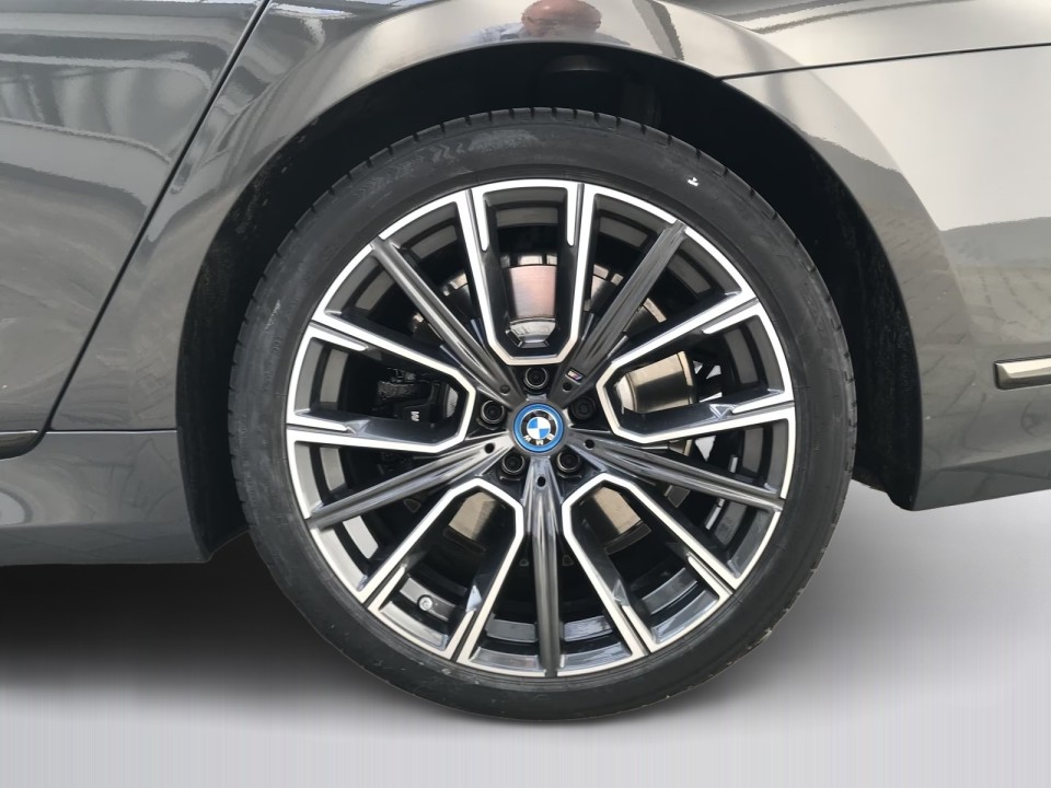 BMW Seria 7 745e M-Sport - foto 36
