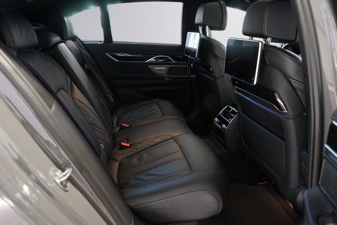 BMW Seria 7 745e M-Sport - foto 11
