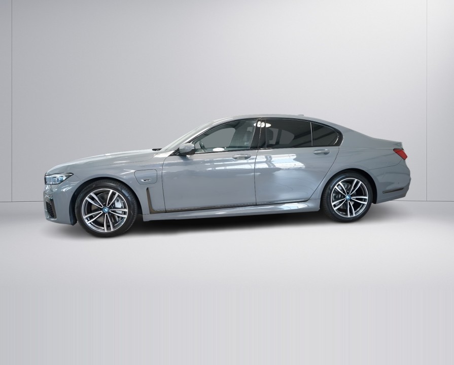 BMW Seria 7 745e M-Sport (3)