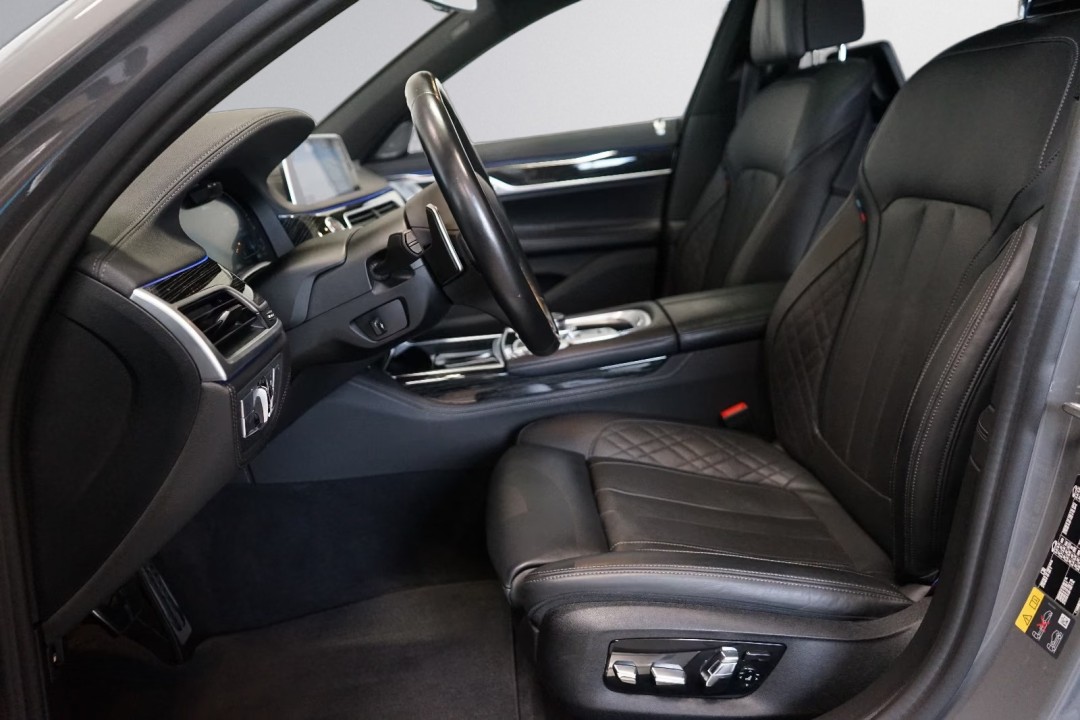 BMW Seria 7 745e M-Sport - foto 8
