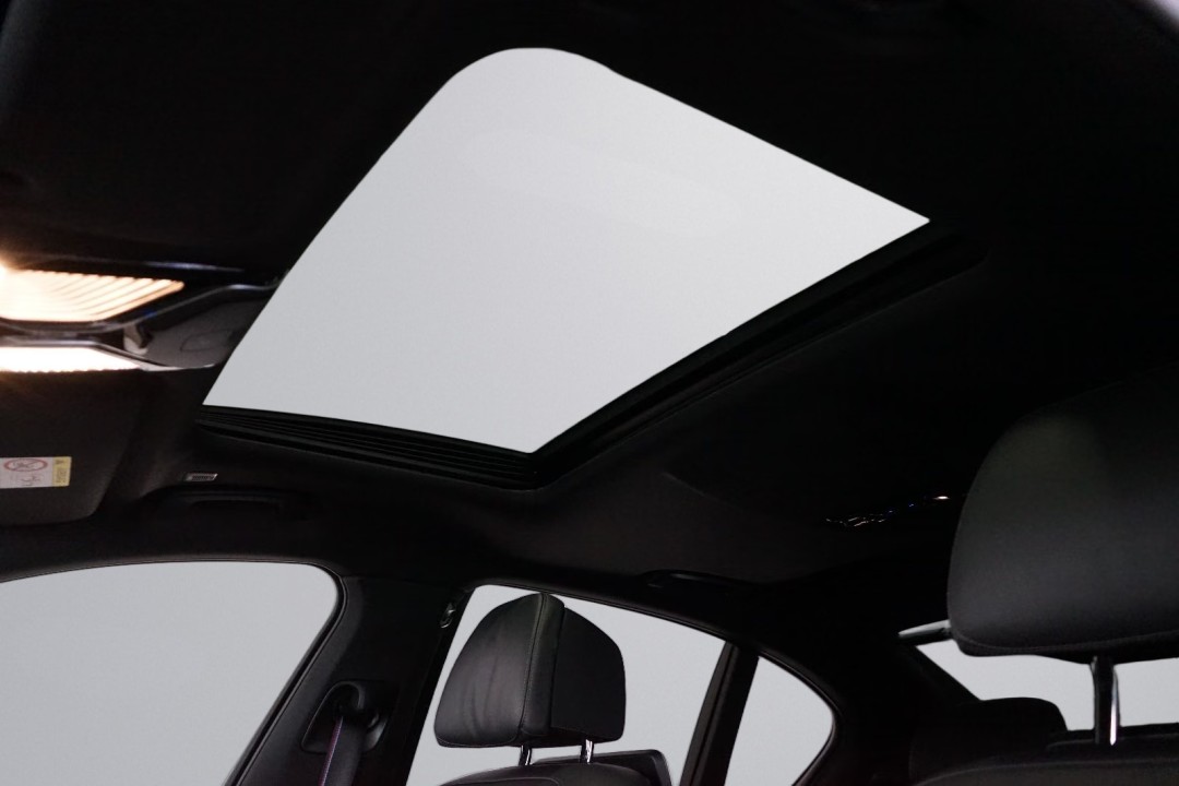 BMW Seria 7 745e M-Sport - foto 22