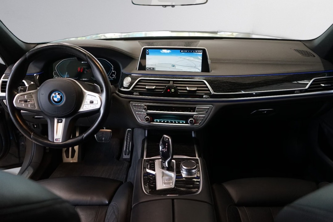 BMW Seria 7 745e M-Sport - foto 15