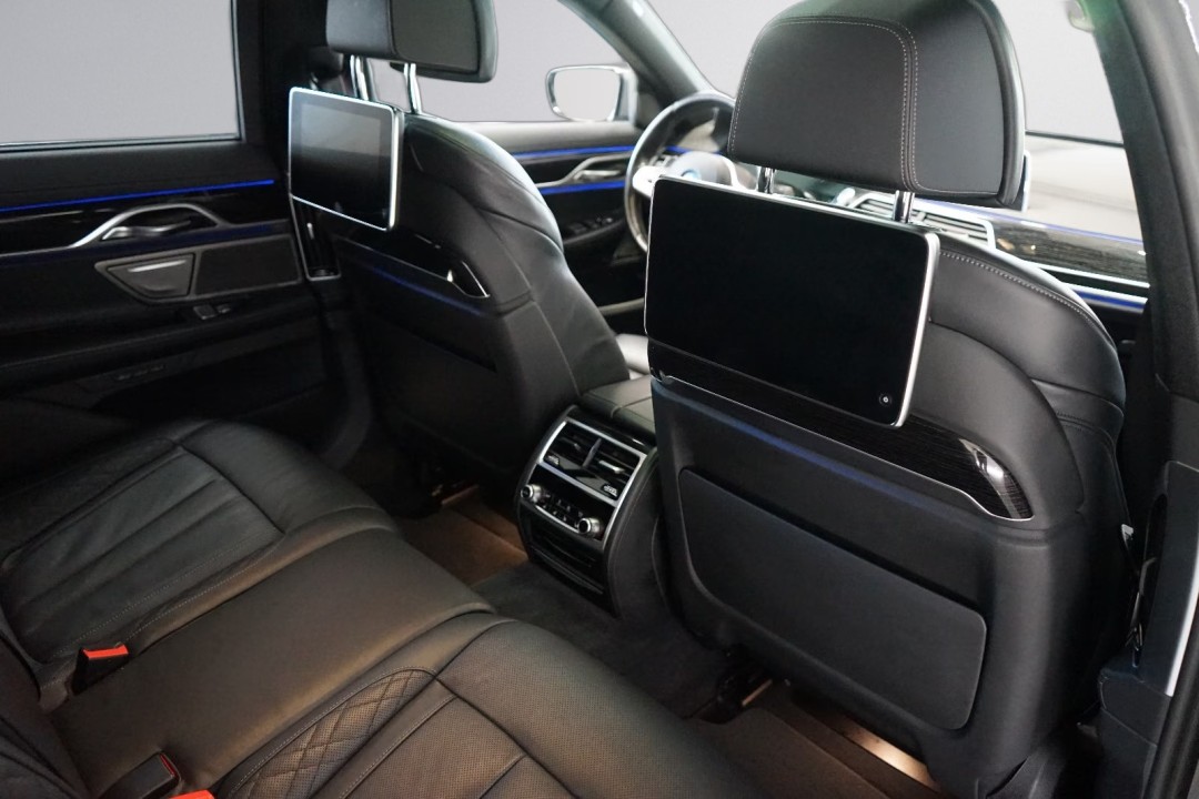 BMW Seria 7 745e M-Sport - foto 12
