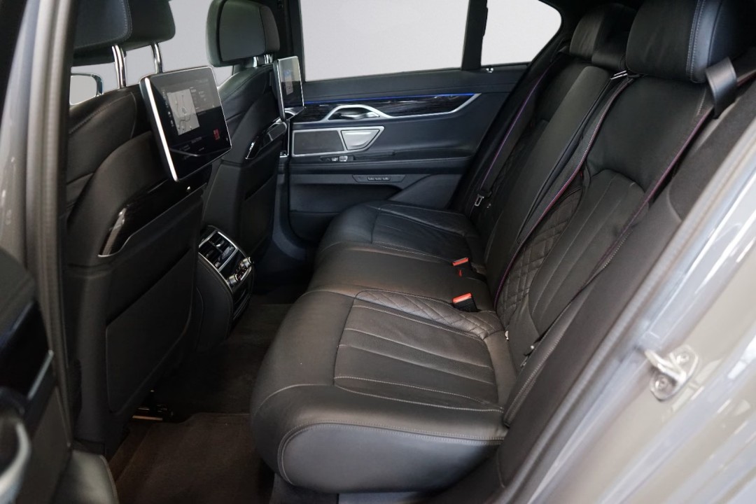 BMW Seria 7 745e M-Sport - foto 9