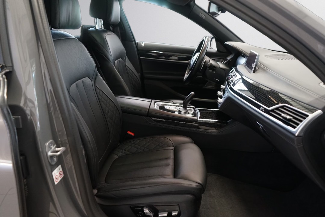 BMW Seria 7 745e M-Sport - foto 14