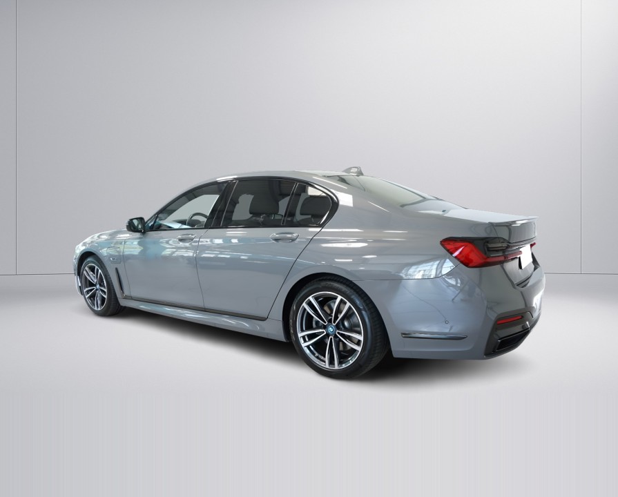 BMW Seria 7 745e M-Sport (4)