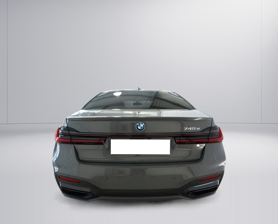 BMW Seria 7 745e M-Sport (5)