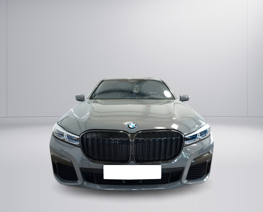 BMW Seria 7 745e M-Sport (2)