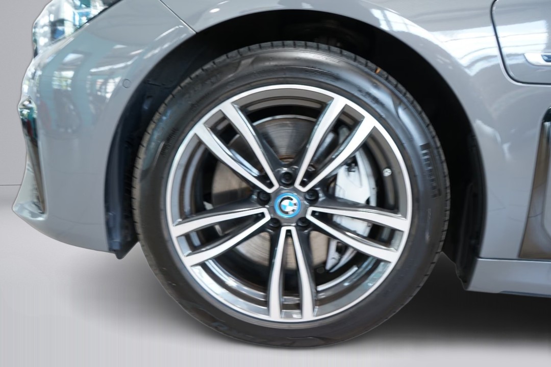 BMW Seria 7 745e M-Sport - foto 25