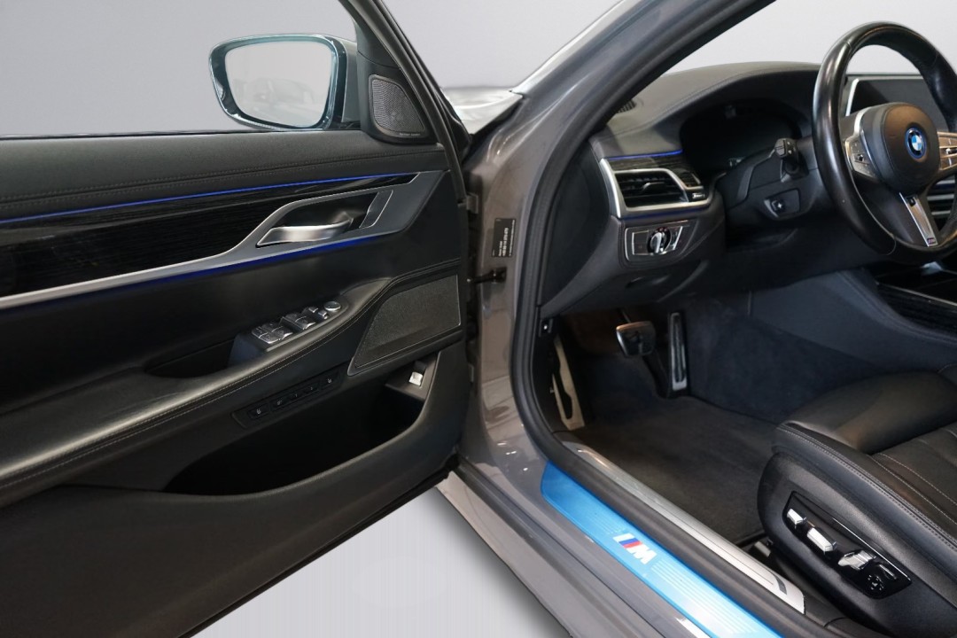 BMW Seria 7 745e M-Sport - foto 20