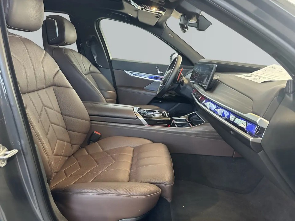 BMW Seria 7 M760 xDrive - foto 11