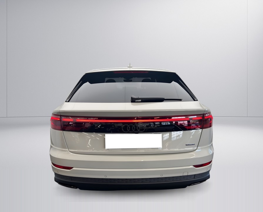 Audi Q8 55 TFSIe quattro S-Line (5)
