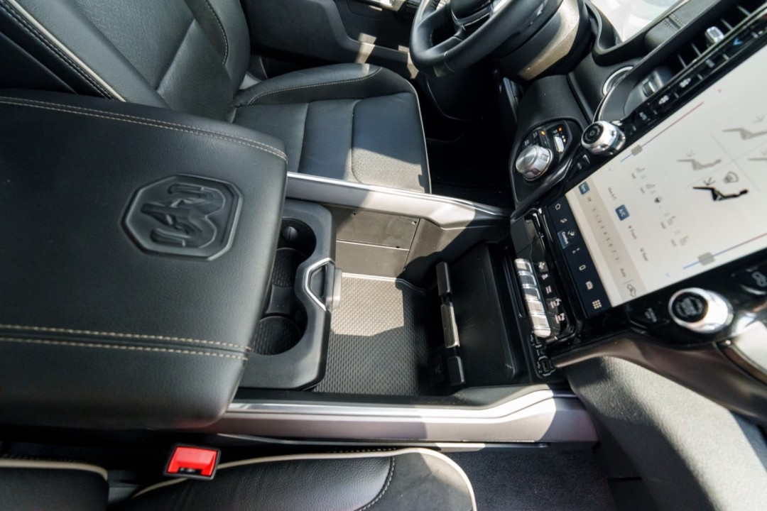 Dodge RAM 1500 Laramie - foto 19