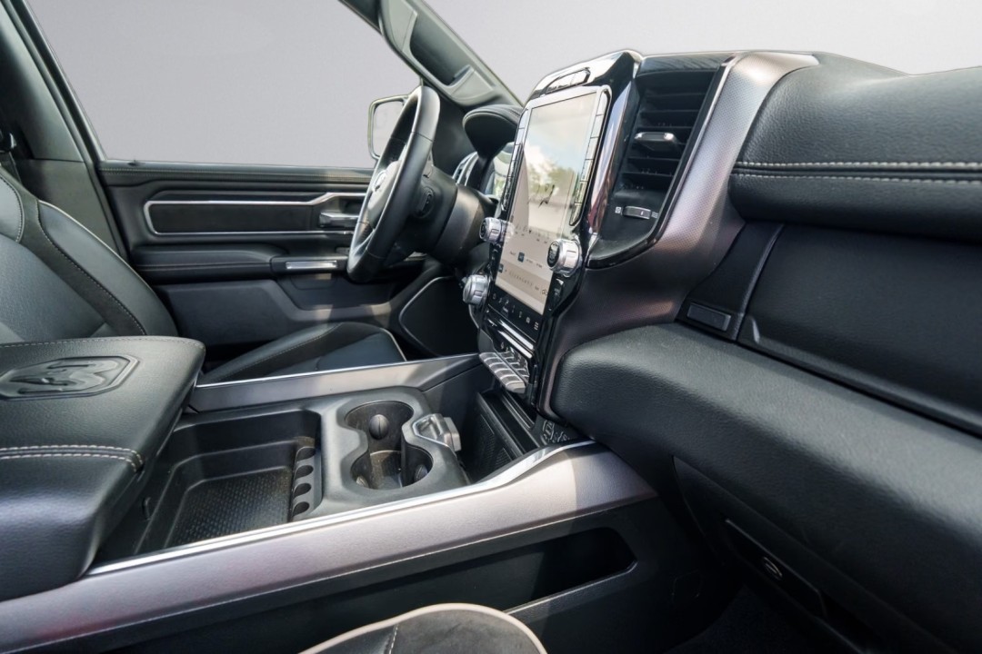Dodge RAM 1500 Laramie - foto 14