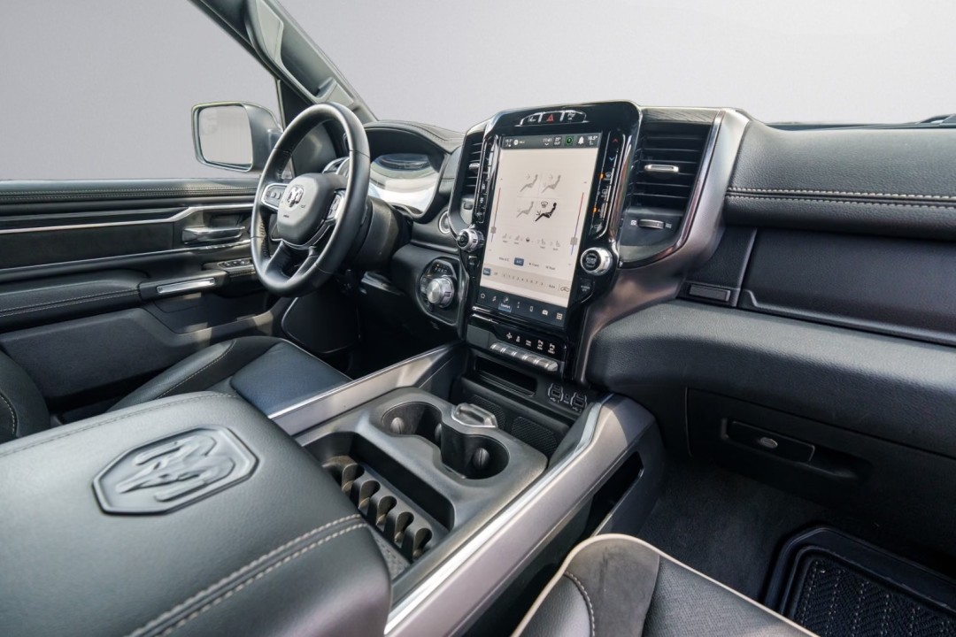 Dodge RAM 1500 Laramie - foto 12