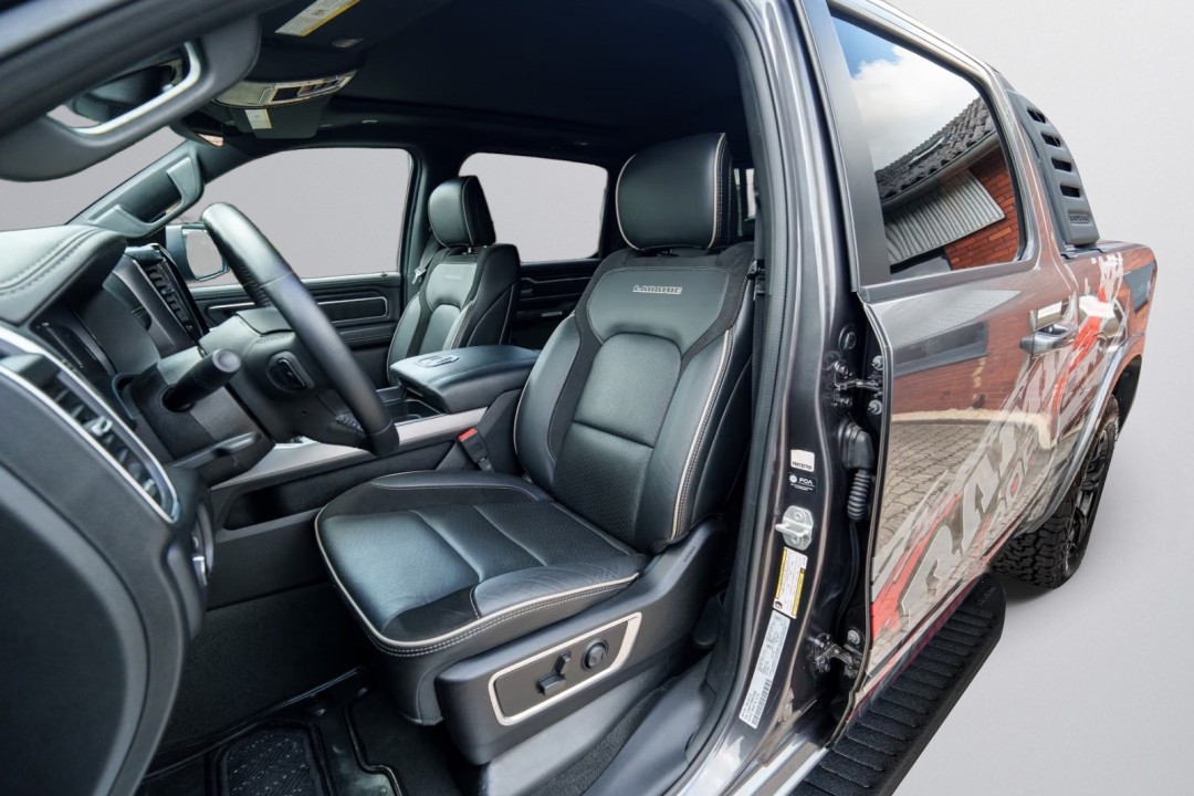 Dodge RAM 1500 Laramie - foto 15