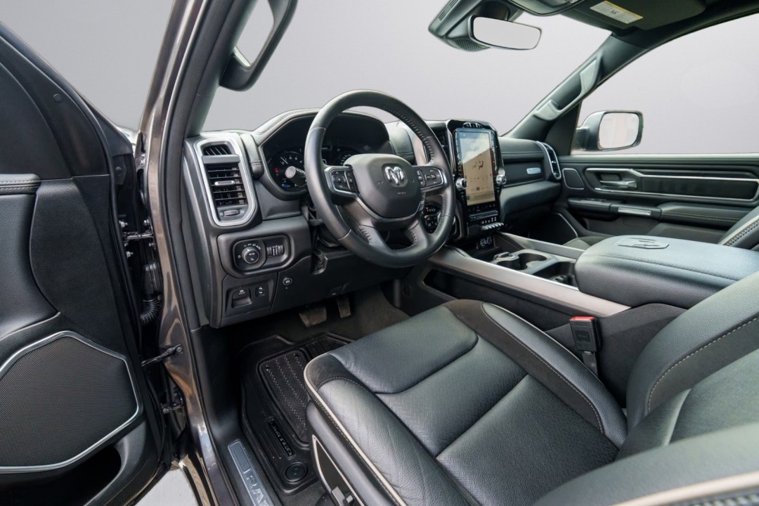 Dodge RAM 1500 Laramie - foto 11