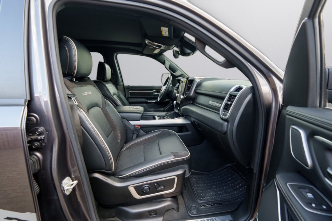 Dodge RAM 1500 Laramie - foto 17