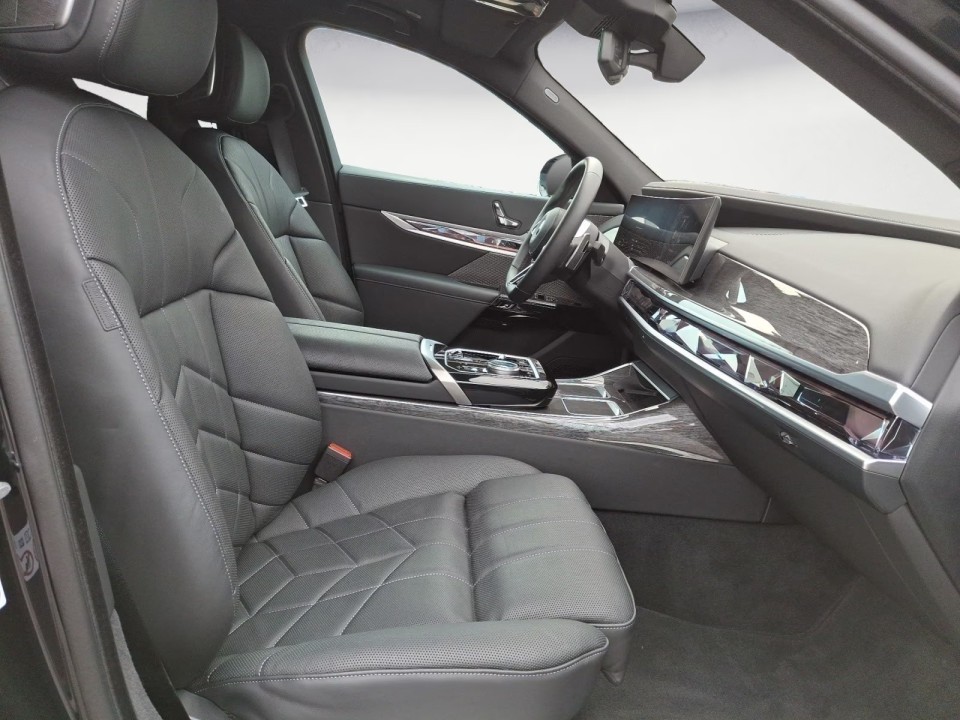BMW Seria 7 750e xDrive - foto 9