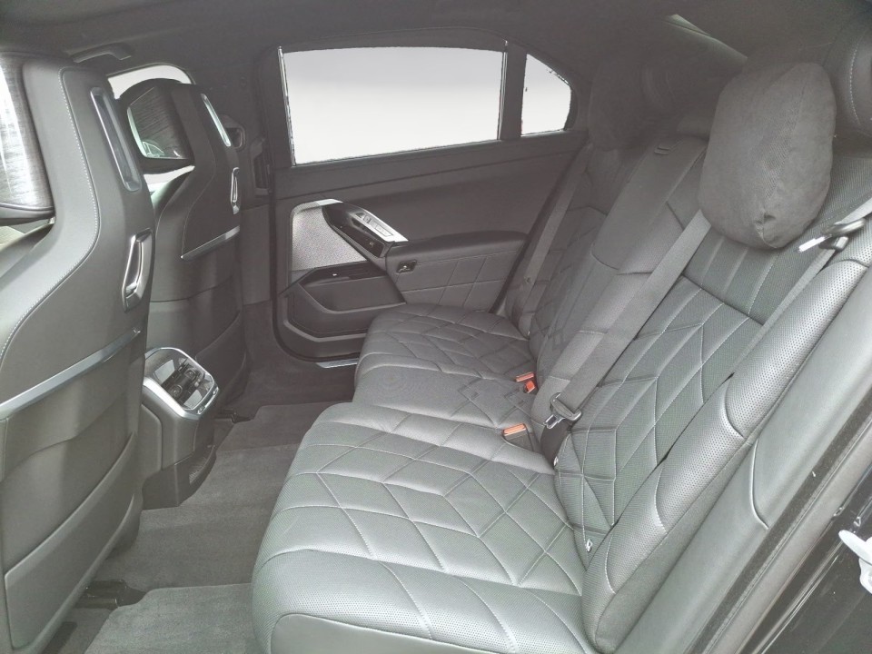 BMW Seria 7 750e xDrive - foto 8