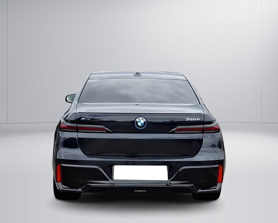 BMW Seria 7 750e xDrive (4)